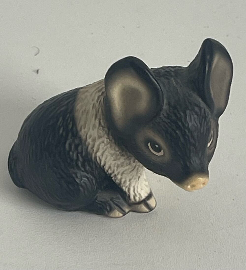 Vintage The Harvey Knox Kingdom PIG SITTING Piglet Figurine Japan